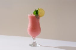 Strawberry Salted Caramel Frozen Tarifi