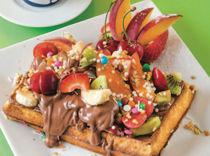 Waffle ve meyveler